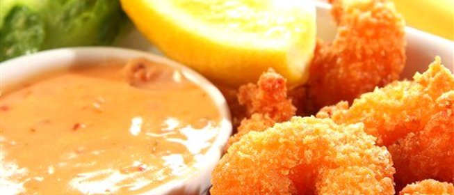 Жареные креветки в кляре из эля с соусом тартар