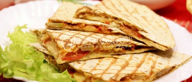 Кесадилья с кабачками и томатами