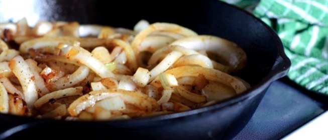 Жареный лук с травами