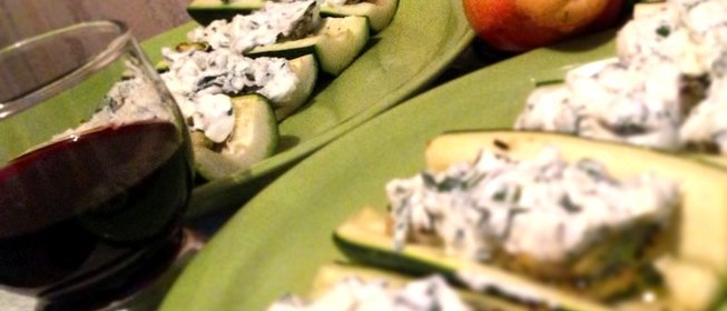 Цукини, фаршированные козьим сыром и мятой