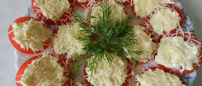 Закуска помидоры с сыром и чесноком