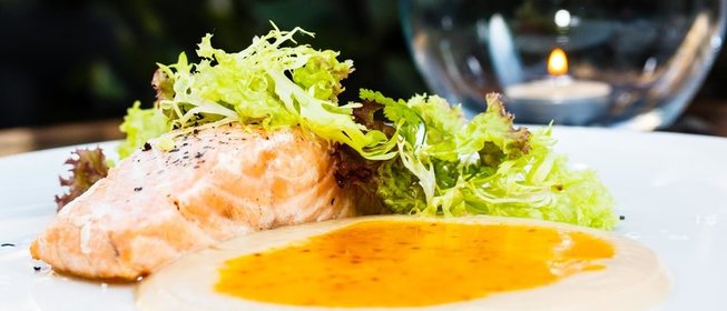 Семга с пюре из цветной капусты