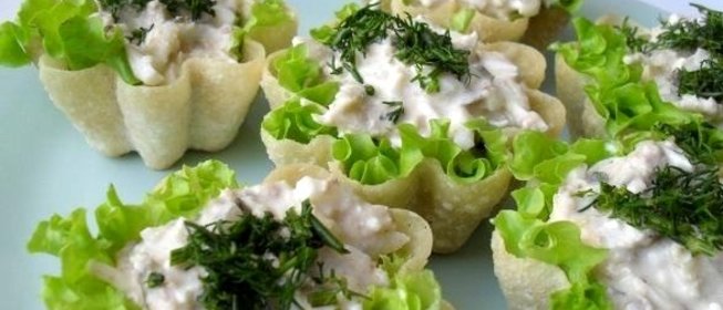 Тарталетки с тунцом и сыром