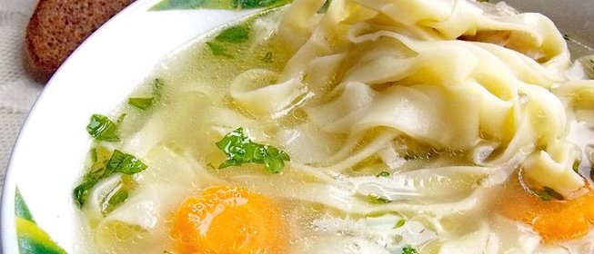 Лапша на курином бульоне