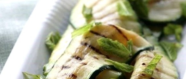 Молодые кабачки с мятой и лаймом