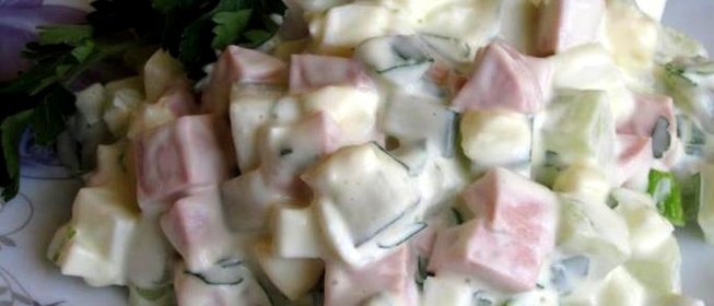 Салат из сосисок и яиц