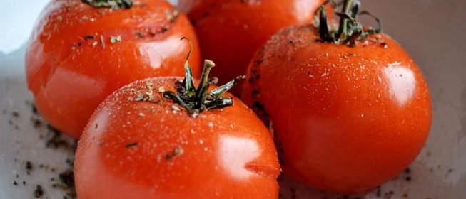 Печеные помидоры с прованскими травами