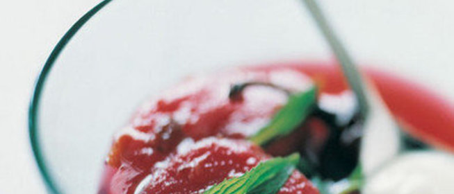 Сливы, тушенные с перцами чили и ванилью