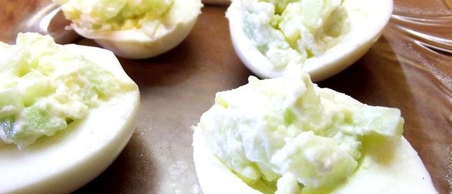 Закуска из яиц с огурцом