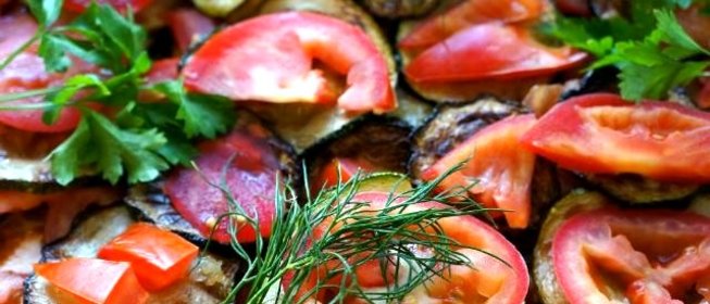 Жареные кабачки с томатом