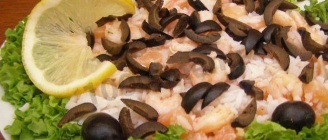 Салат с семгой и креветками