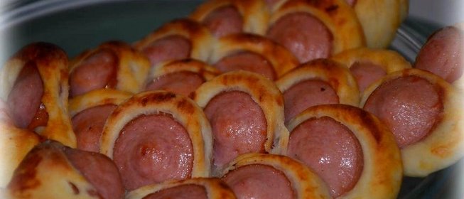 Сосиски в тесте - гусеница