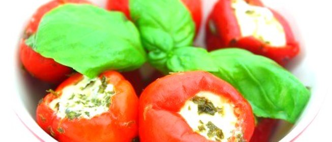 Помидоры, фаршированные творогом и луком