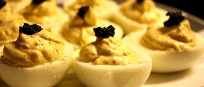 Яйца с лимонной цедрой и икрой