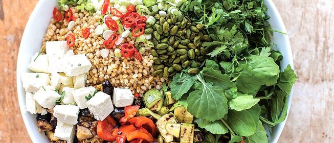 Каирский салат с перловкой и овощами-гриль