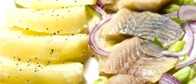 Сельдь с картофелем и маслом