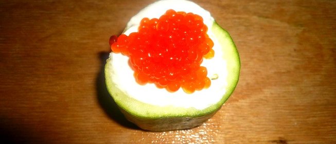 Огуречные тарталетки с икрой