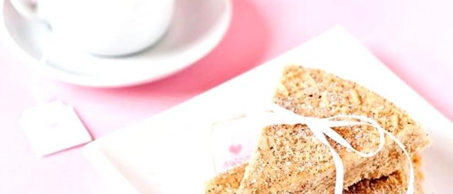 Печенье с чаем и пряностями