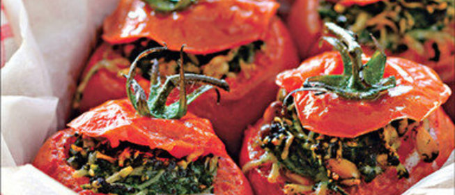 Помидоры, фаршированные шпинатом и сыром