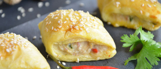 Острые слойки с курицей и беконом