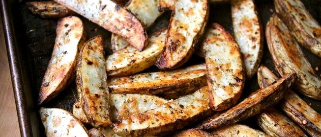 Запеченный картофель дольками