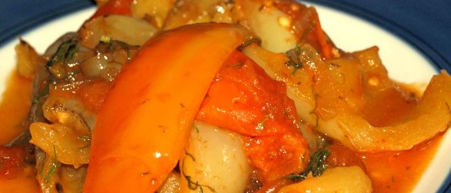 Жареный болгарский перец с помидорами