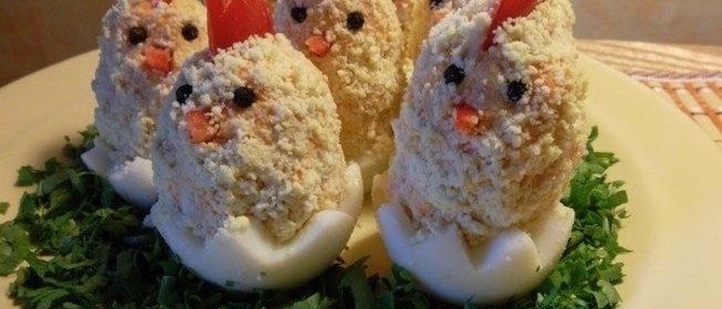 Закуска из куриного филе, моркови и яиц