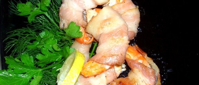 Креветки в беконе