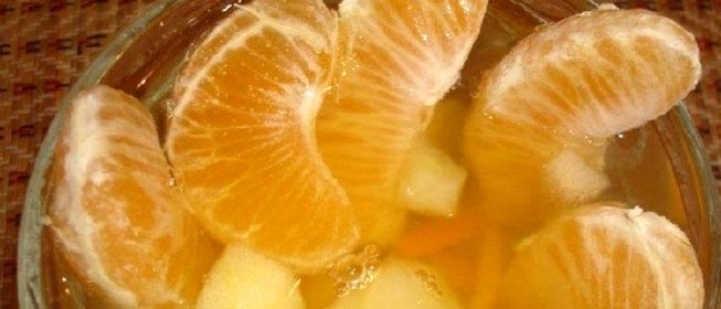 Компот из мандаринов и яблок