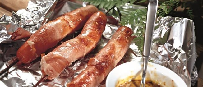 Сосиски в беконе