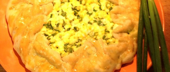 Галета с яйцом и зеленым луком