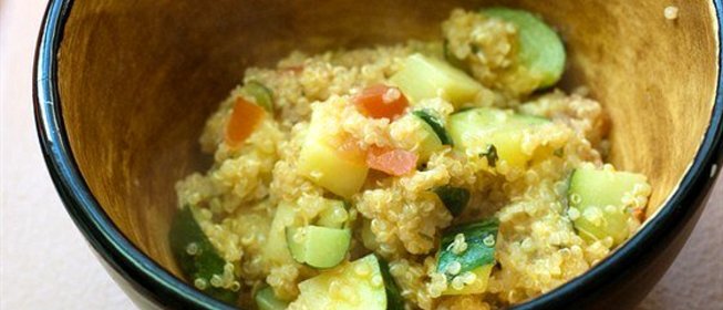 Киноа с овощами и специями
