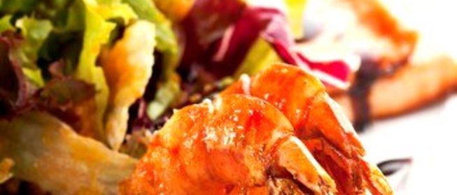 Жареные креветки в ароматном чесночном соусе