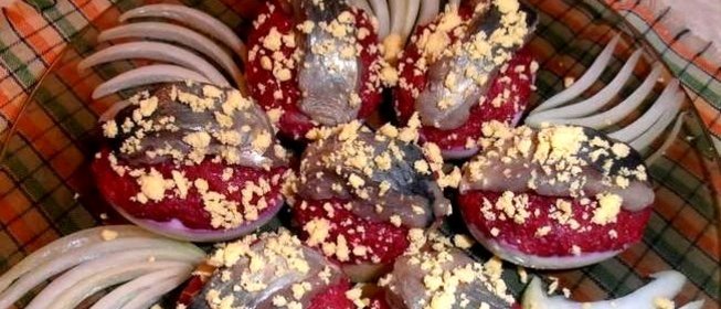 Закуска Селедка под шубой в яйце