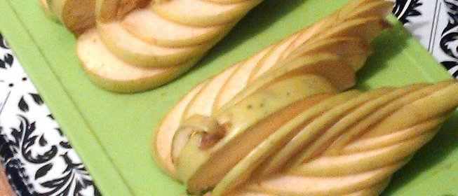 Лебедь из яблока