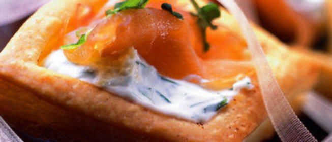 Тарталетки с копченым лососем