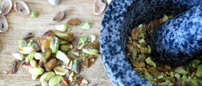 Шарики из брокколи с фисташками