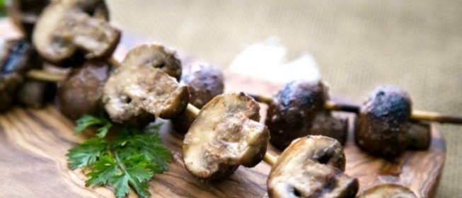 Шампиньоны на шпажках
