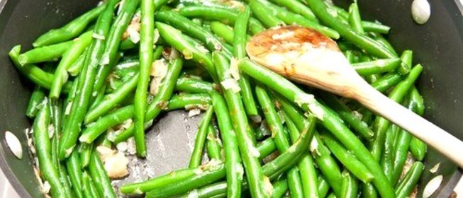 Зеленая фасоль со сливочным маслом и травами