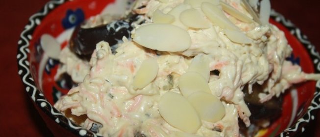 Закуска из баклажан с сыром, морковью и миндальными лепестками