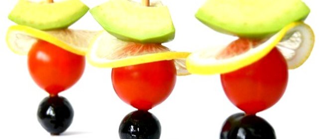 Овощные и фруктовые канапе с авокадо