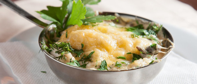 Кокот с курицей и грибами