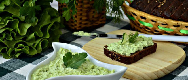 Соленая творожная масса с черемшой