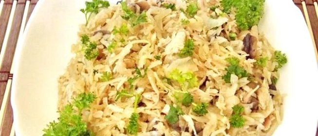 Тушеная капуста с отварной индейкой