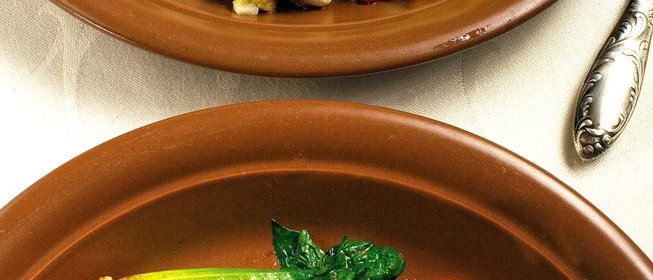 Жареный сыр пекорино с чесноком и медом