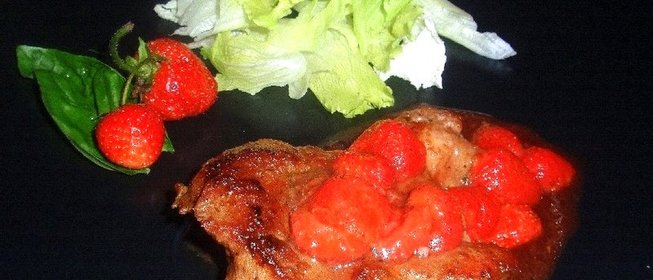 Свинина с клубникой