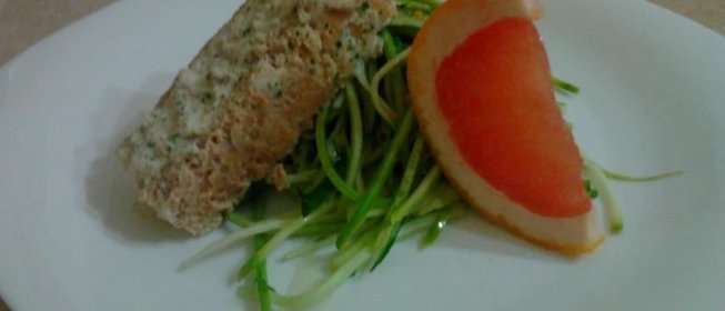 Икорная запеканка с салатом из молодого кабачка с огурцом.