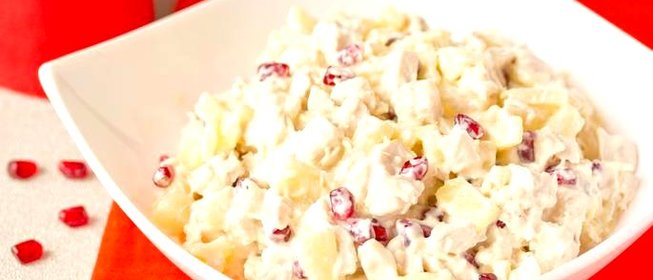 Салат с куриным филе, ананасом и гранатом