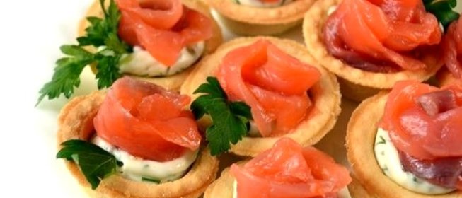 Тарталетки с соленой семгой