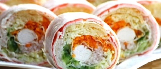 Лаваш с корейской морковкой и крабовыми палочками